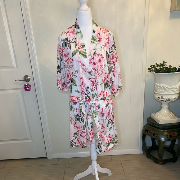 NWOT show me your mumu floral robe - Picture 4 of 6